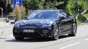 Обновленный Porsche Panamera попался на глаза