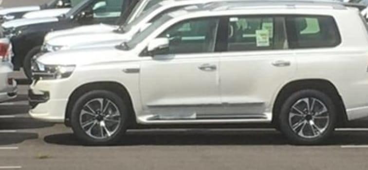 В Японии появились обновленные Toyota Land Cruiser 200