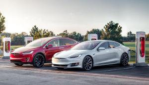 Tesla Model S и Model X можно снова бесплатно заряжать «суперчарджером». Откуда такая щедрость?