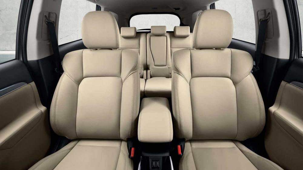 Mitsubishi Outlander обзавелся новым салоном