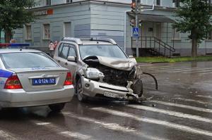 Четыре медика получили травмы в Перми из-за ДТП со скорой
