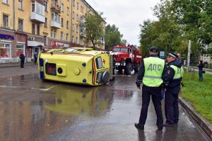 Четыре медика получили травмы в Перми из-за ДТП со скорой