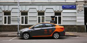 В Москве клиент каршеринга заменил руль и сиденья на прокатном автомобиле