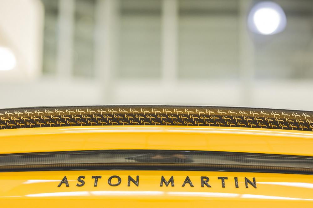 Aston Martin сделал спецверсию DBS для самого дорогого магазина в мире