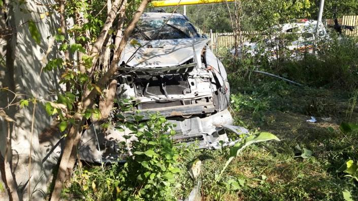 Внедорожник врезался в забор детского сада в Алматы