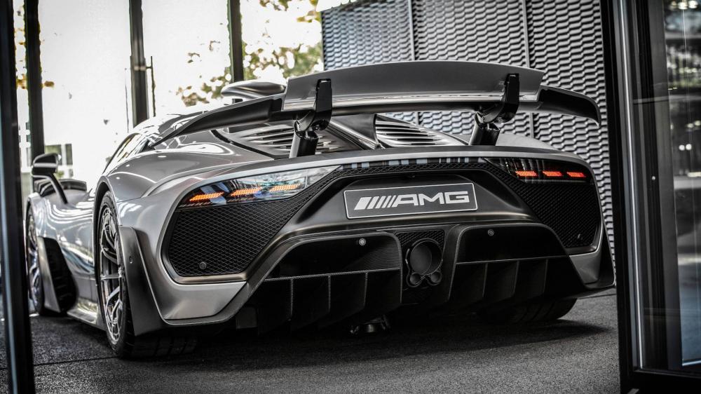 Поставки гиперкара Mercedes-AMG One отложены на два года