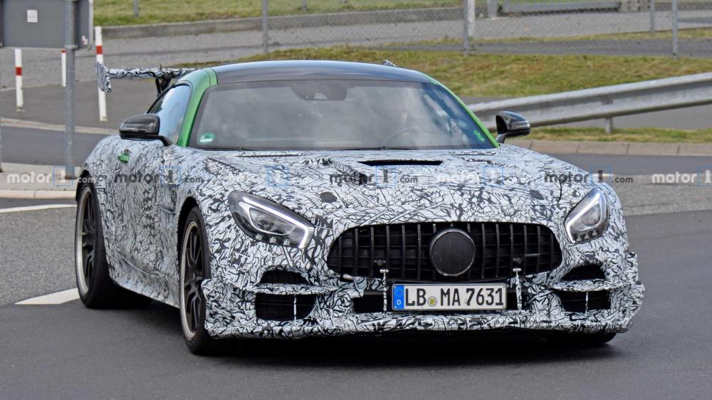 Хардкорный Mercedes-AMG GT снова вышел на тесты