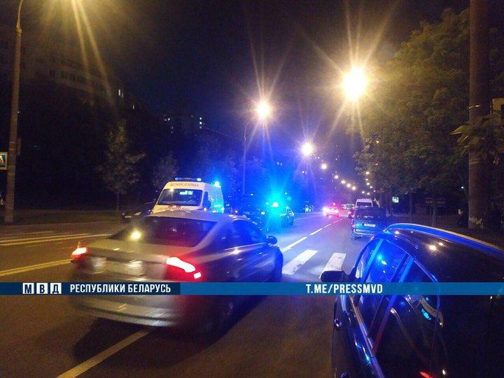 В Минске девушка на «паркетнике» сбила двух пешеходов на переходе