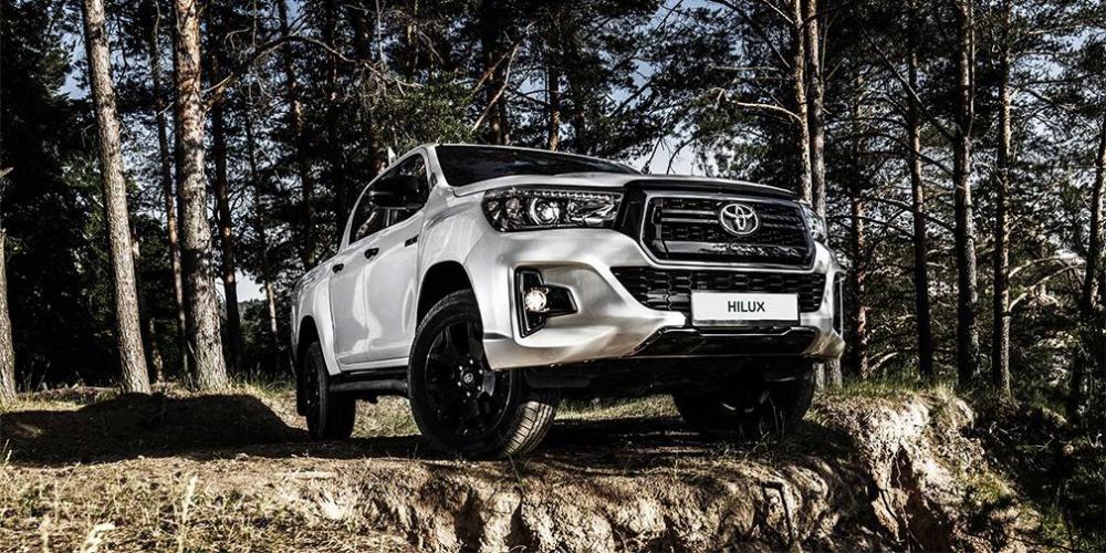 Toyota Hilux Double Cab Exclusive Black 2019 года