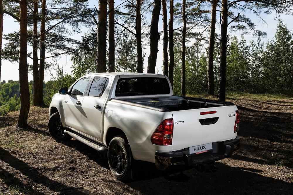 Toyota Hilux Double Cab Exclusive Black 2019 года