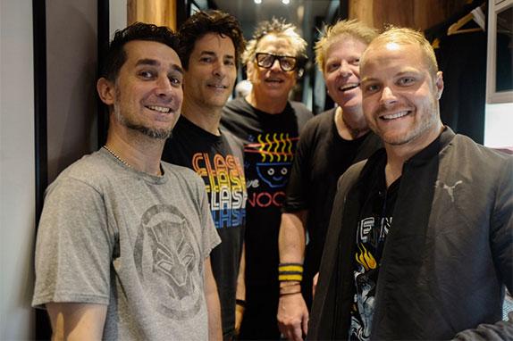 Валттери Боттас побывал на концерте The Offspring