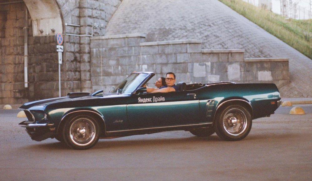 В каршеринге «Яндекса» появились два Ford Mustang конца 60-х