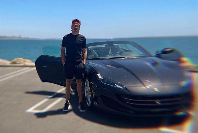 Шарль Леклер пилотирует Ferrari даже в отпуске