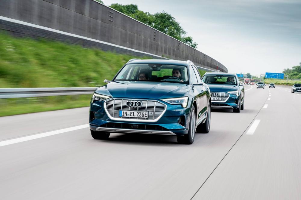 Электрический Audi e-tron проехал 10 стран за сутки