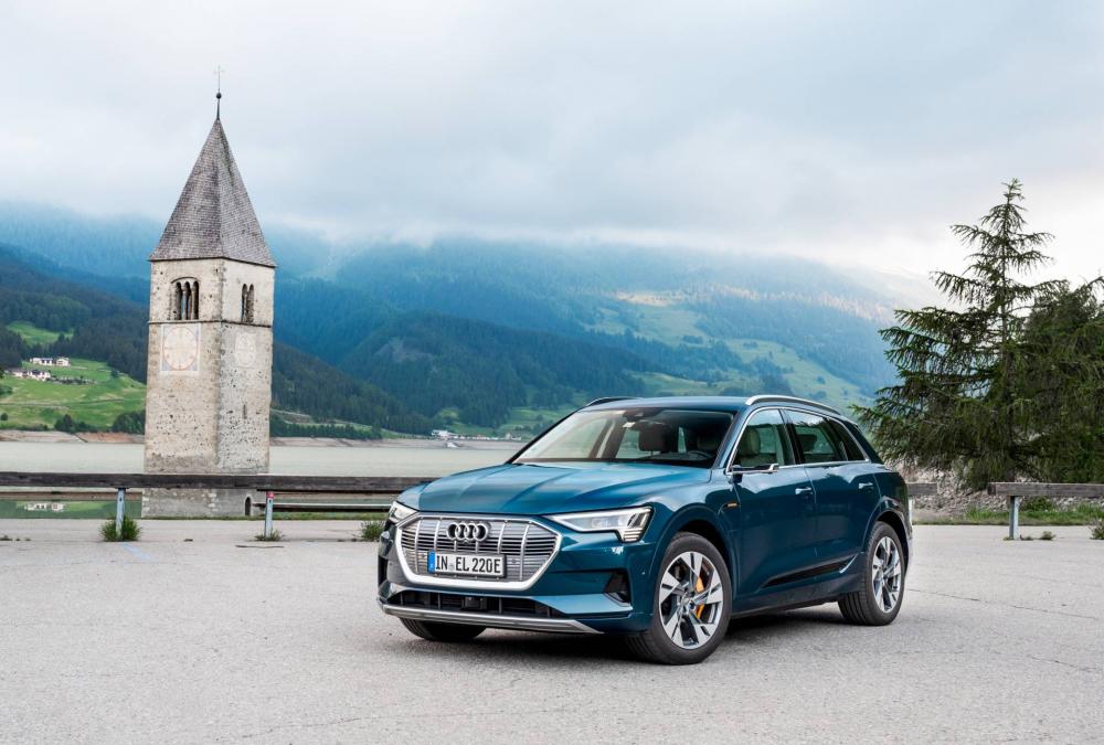 Электрический Audi e-tron проехал 10 стран за сутки