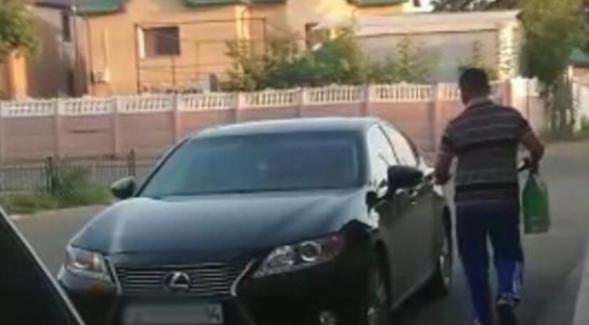 Малоимущий приехал за помощью на Lexus
