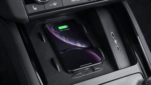 Skoda Scala и Kamiq получили беспроводные технологии SmartLink Tech