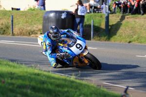 Дэйво Джонсон выиграл гонку RST Superbike Classic TT 2019