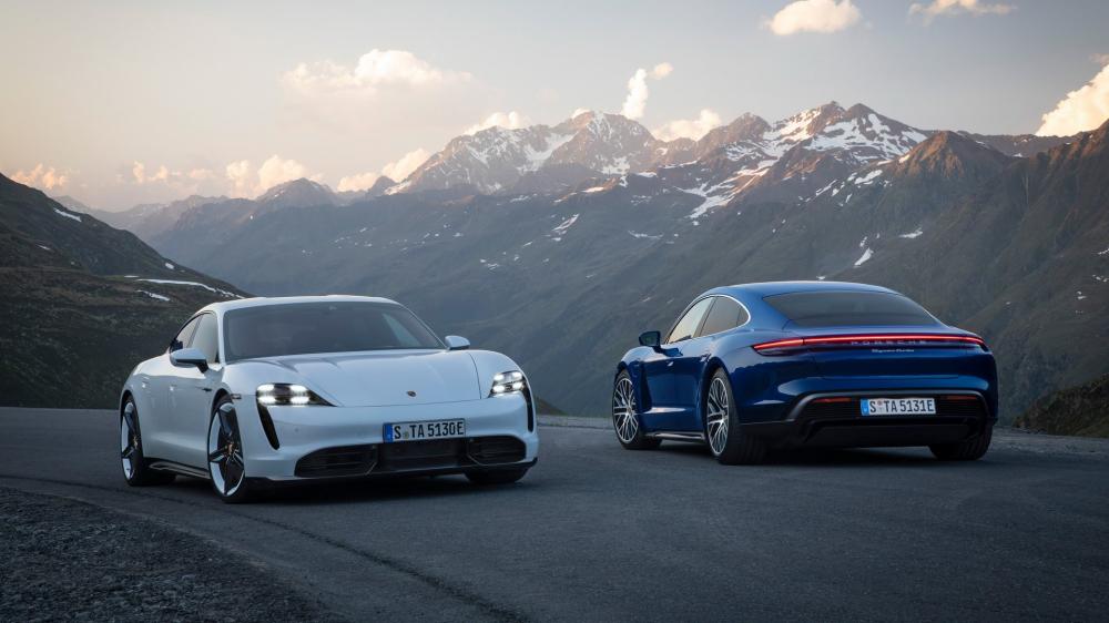 Названы рублевые цены на новый Porsche Taycan