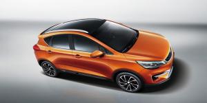 Geely привез в Россию кросс-хэтчбек за 1,2 млн рублей