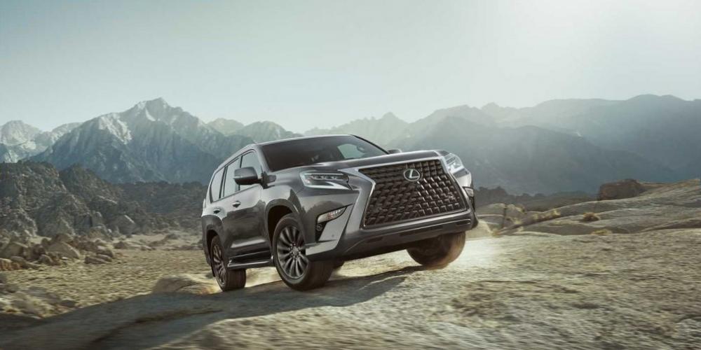Lexus назвал российские цены на обновленный внедорожник GX