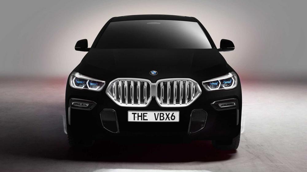 Смотрите первые видео с поглощающим свет BMW X6 на улице