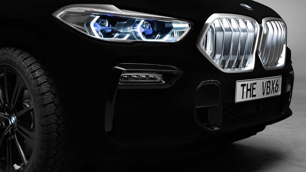 Смотрите первые видео с поглощающим свет BMW X6 на улице