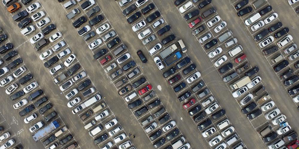 Российский автомобильный рынок продолжил падение четвертый месяц подряд