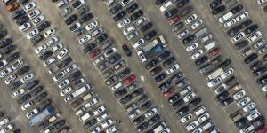 Российский автомобильный рынок продолжил падение четвертый месяц подряд
