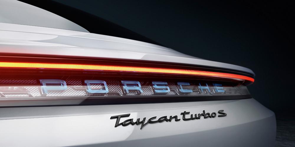 Илон Маск пошутил над названием нового электрокара Porsche
