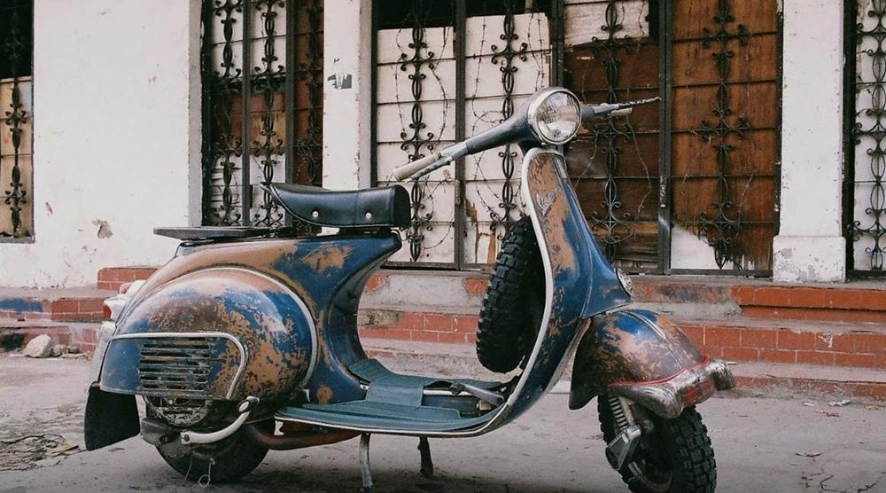 Старые скутеры Vespa вскоре запретят в родном городе производителя
