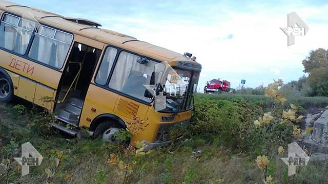 Четыре человека пострадали в ДТП со школьным автобусом в Чувашии