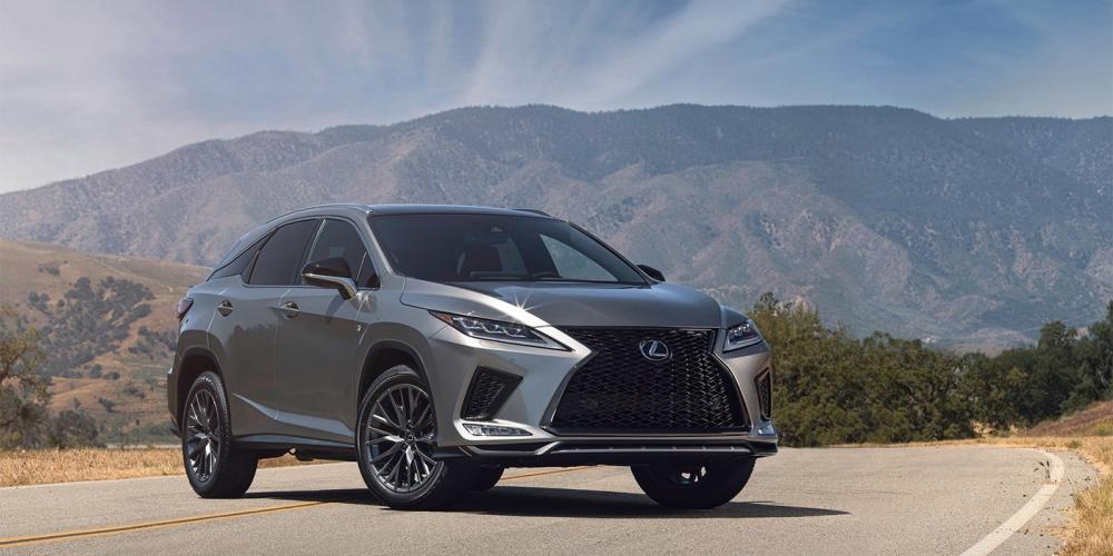 Lexus назвал рублевую стоимость обновленного кроссовера RX