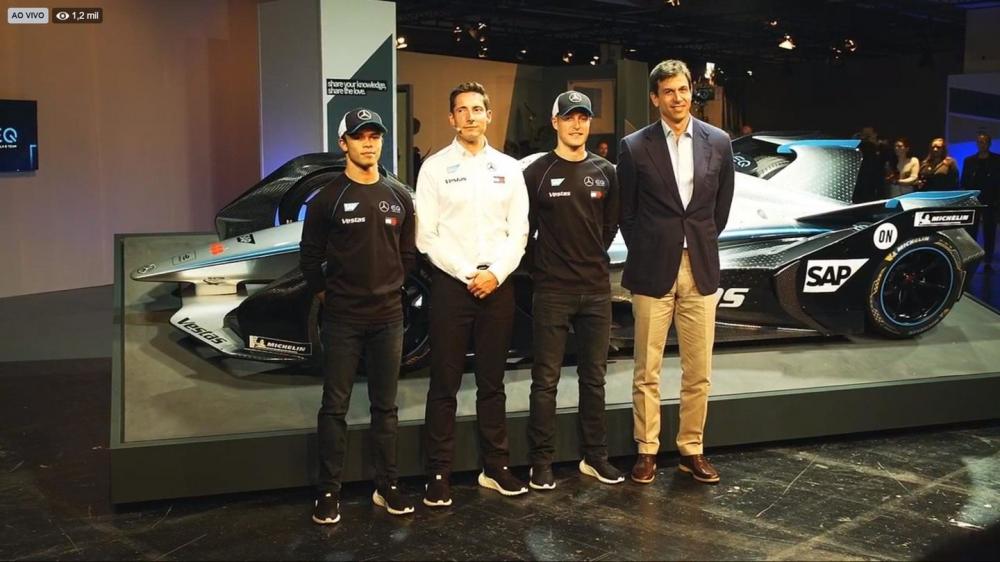Ник де Врис, руководитель проекта Mercedes в Формуле E Ян Джеймс, Стоффель Вандорн и руководитель Mercedes Motorsport Тото Вольф &copy; Mercedes