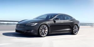 Электрокары Tesla получат новую силовую установку с тремя моторами