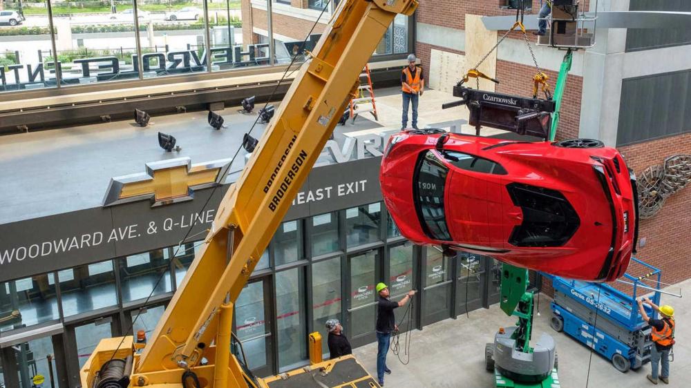 Chevrolet Corvette C8 на стене Little Caesars' Arena