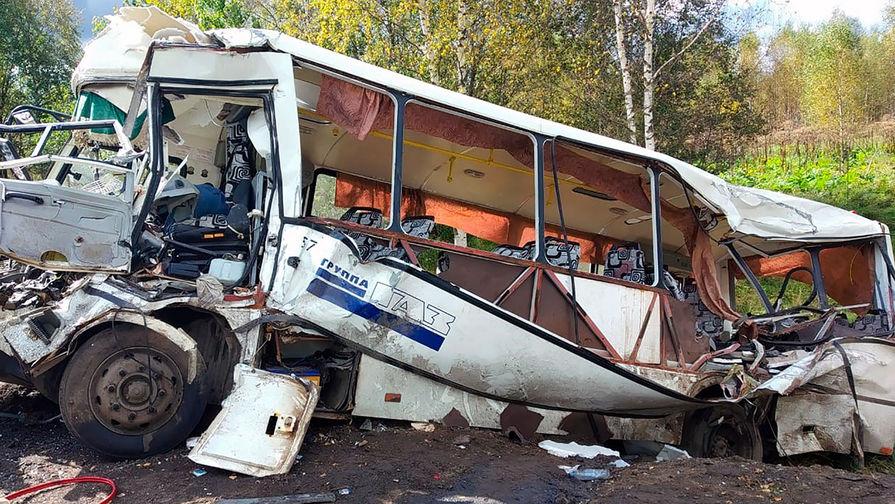 Семь человек погибли в ДТП с автобусом в Ярославской области
