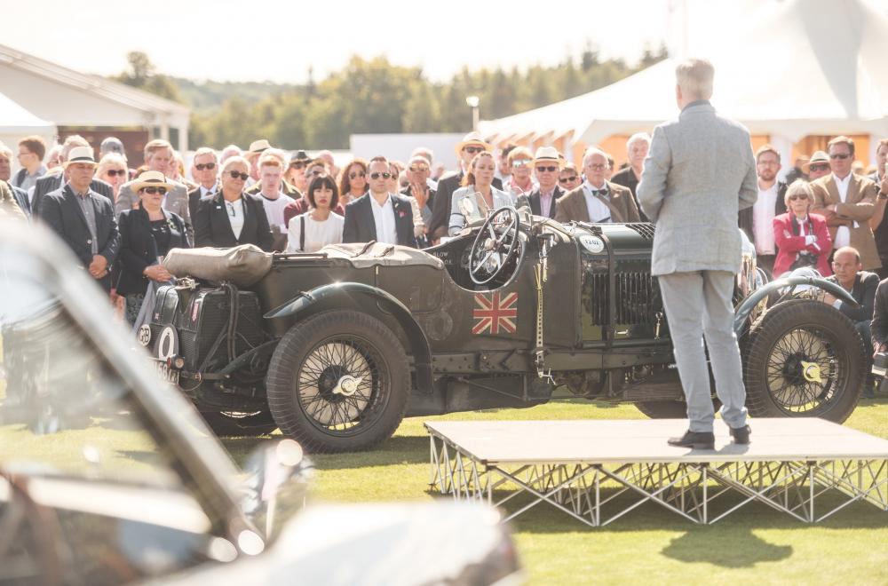 Bentley собрала в одном месте 1321 автомобиль из разных исторических эпох