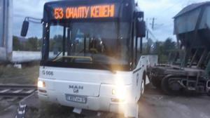 Автобус столкнулся с тепловозом в Нур-Султане