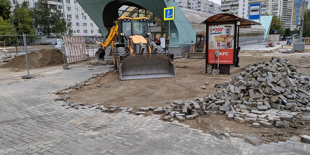 Власти назвали причину постоянной замены плитки в Москве