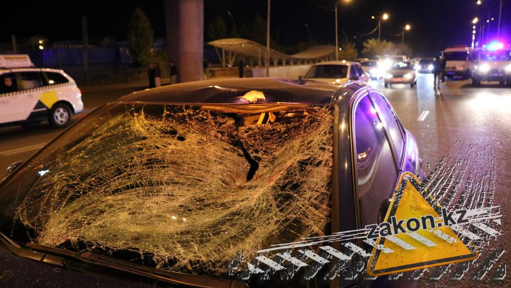 В Калкамане автомобиль сбил пешехода над подземным переходом