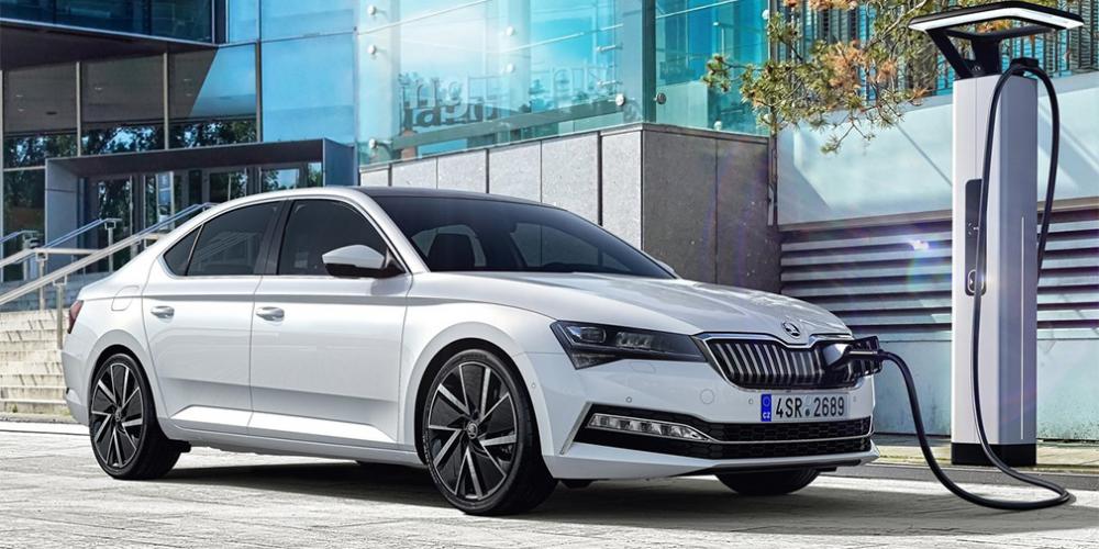 Skoda начала серийный выпуск первого в своей истории гибрида