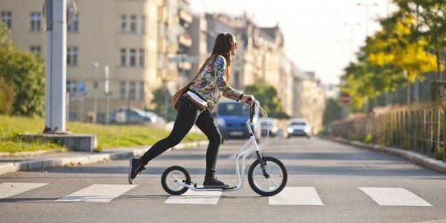 В Украине хотят изменить ПДД из-за самокатов