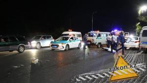 Женщина попала под две машины, перебегая дорогу в Алматы