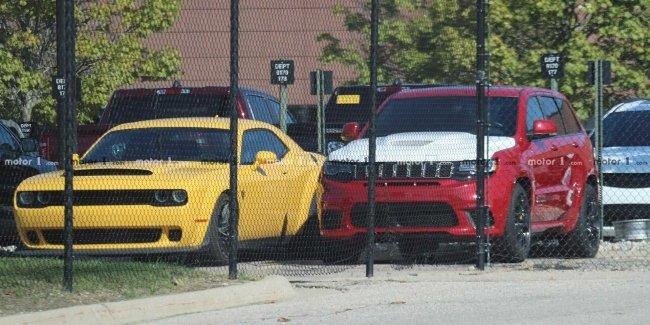 Первые шпионские снимки нового Jeep Grand Cherokee Trackhawk