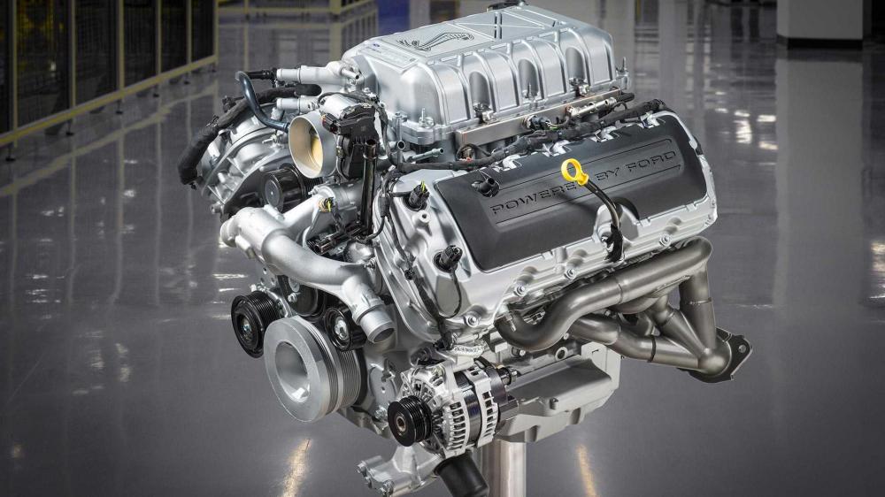Посмотрите, как вручную собирают самый мощный мотор Ford