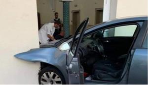 Автомобилист протаранил мечеть во Франции