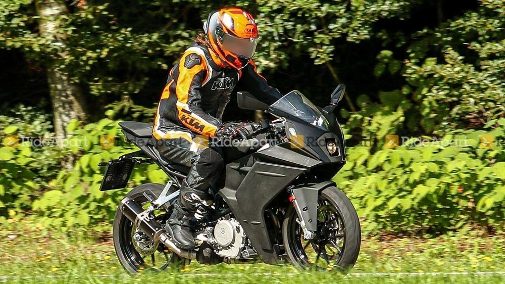Шпионские фото нового спортбайка KTM RC 390