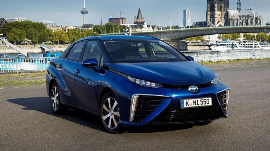 Toyota выпустит следующее поколение водородного седана Mirai в 2020 году