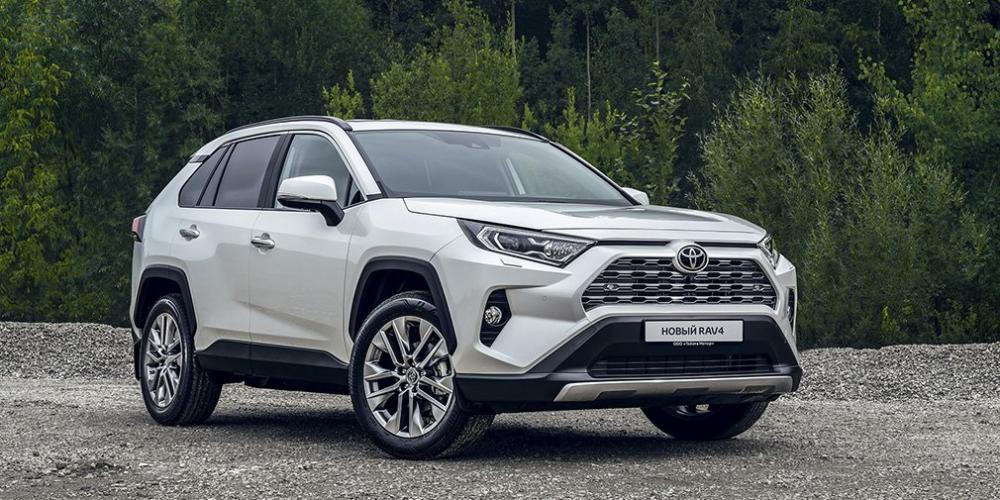 Toyota назвала цены на новый RAV4 для России